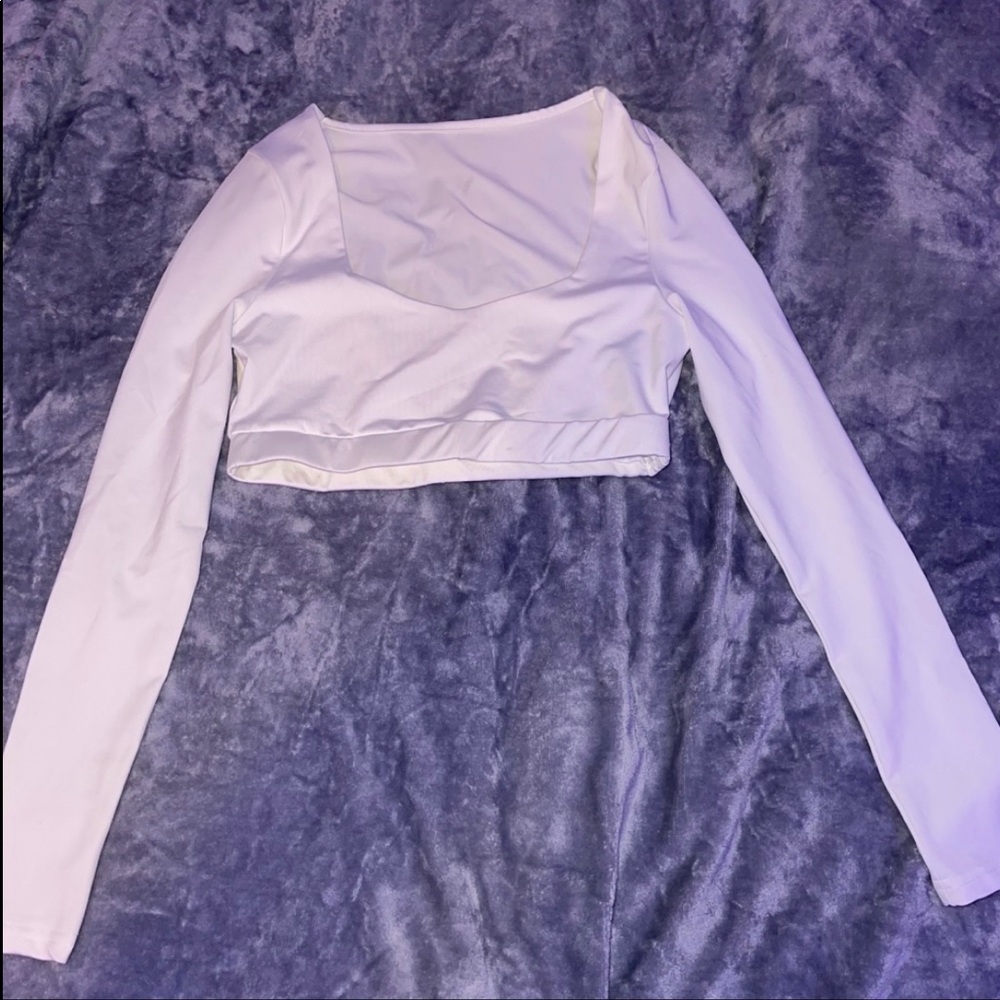 White long sleeved crop top